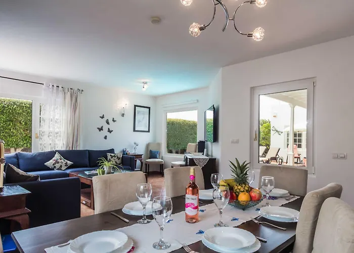 Charming 4 Bedrooms Tarez Private Pool 别墅 *