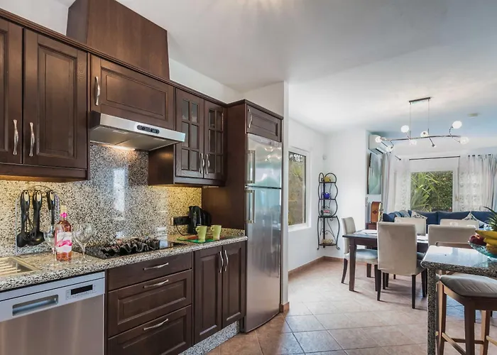 Charming 4 Bedrooms Tarez Private Pool 别墅 *