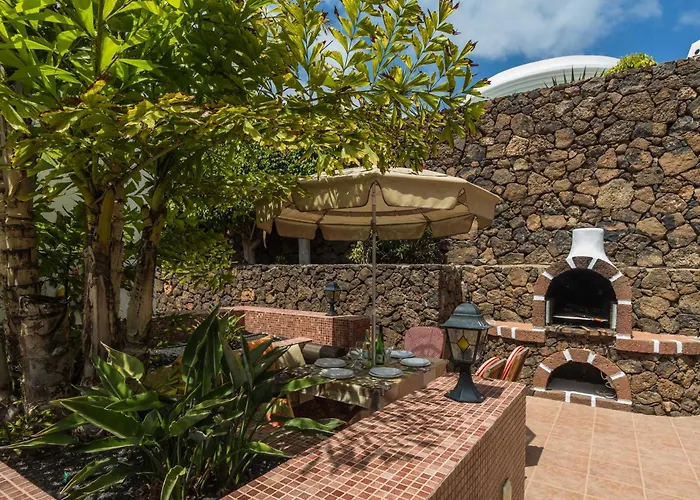 Charming 4 Bedrooms Tarez Private Pool Vila