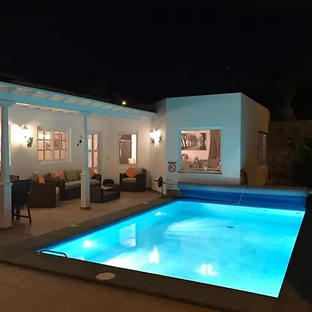 Willa Charming 4 Bedrooms Tarez Private Pool Puerto del Carmen (Lanzarote)