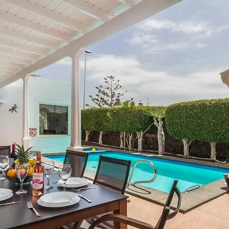 Charming Puerto Del Carmen 4 Bedrooms Tarez Private Pool Close To The Old Town Villa Puerto del Carmen (Lanzarote)