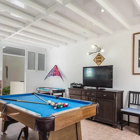 Charming 4 Bedrooms Tarez Private Pool Close To The Old Town Villa *