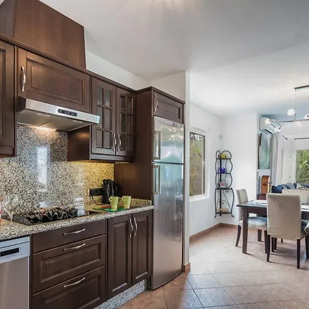 Charming 4 Bedrooms Tarez Private Pool Close To The Old Town Villa *