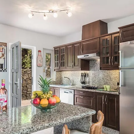 فيلة Charming 4 Bedrooms Tarez Private Pool