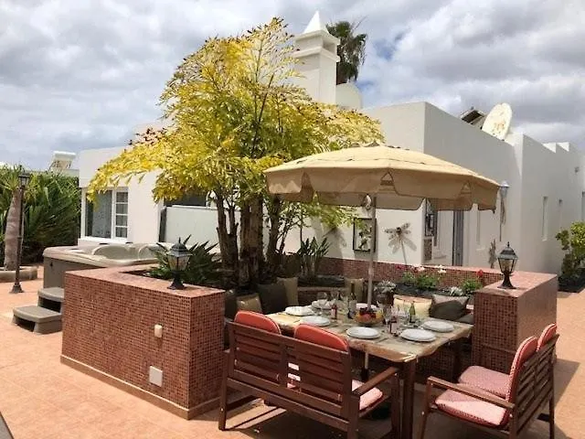 Charming 4 Bedrooms Tarez Private Pool